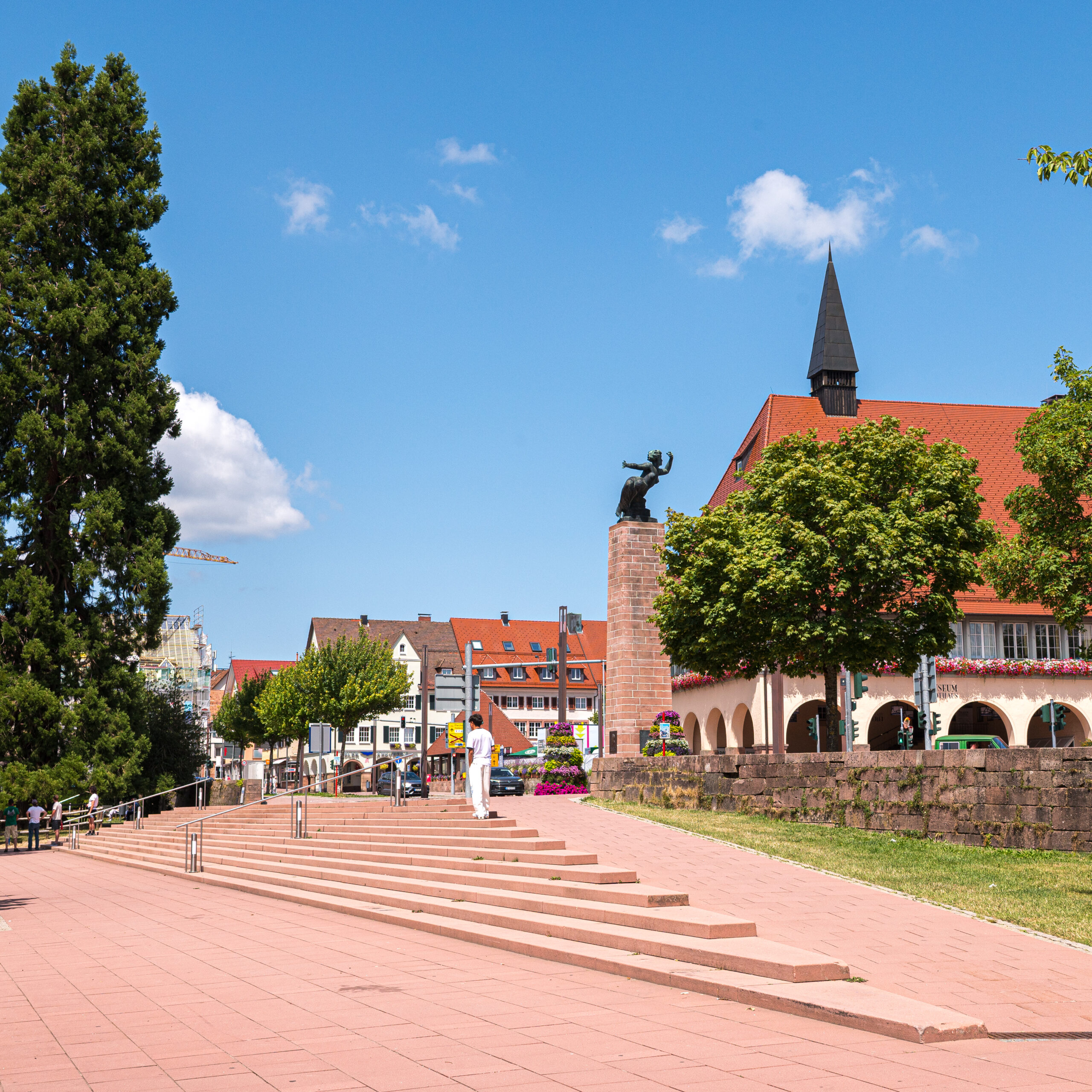 Juli 2026 – Von einem Quadrat & einem kahlen Berg